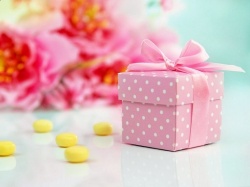 Růžová krabička s puntíky